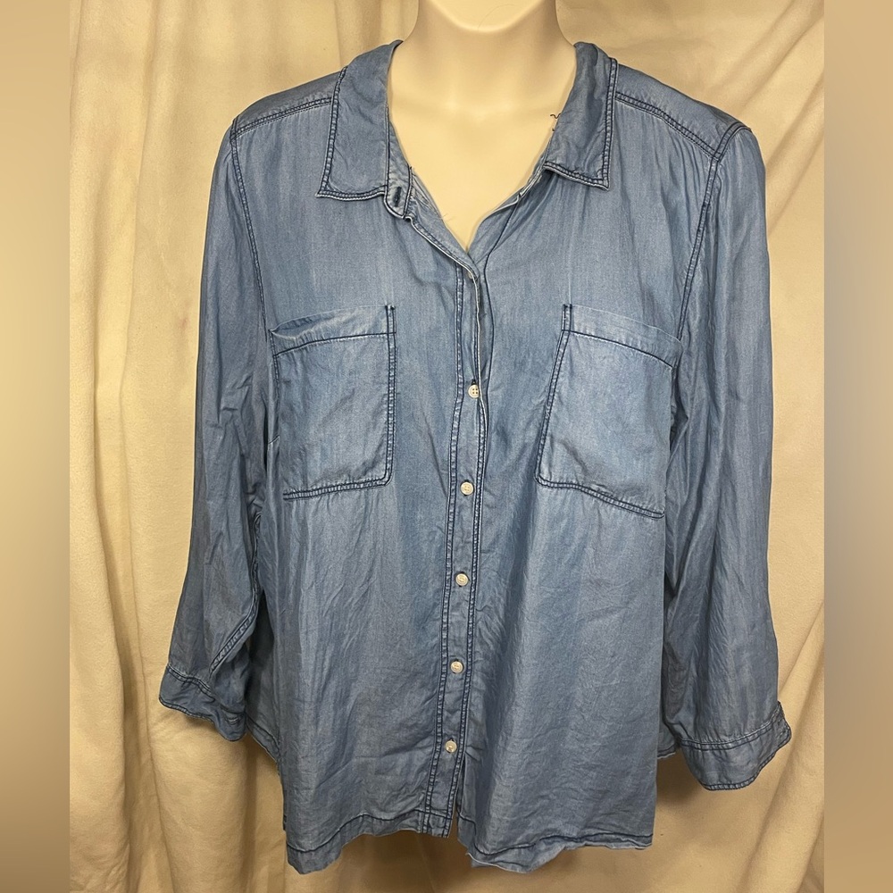 Torrid size 5 lighter weight denim shirt. Great condition.